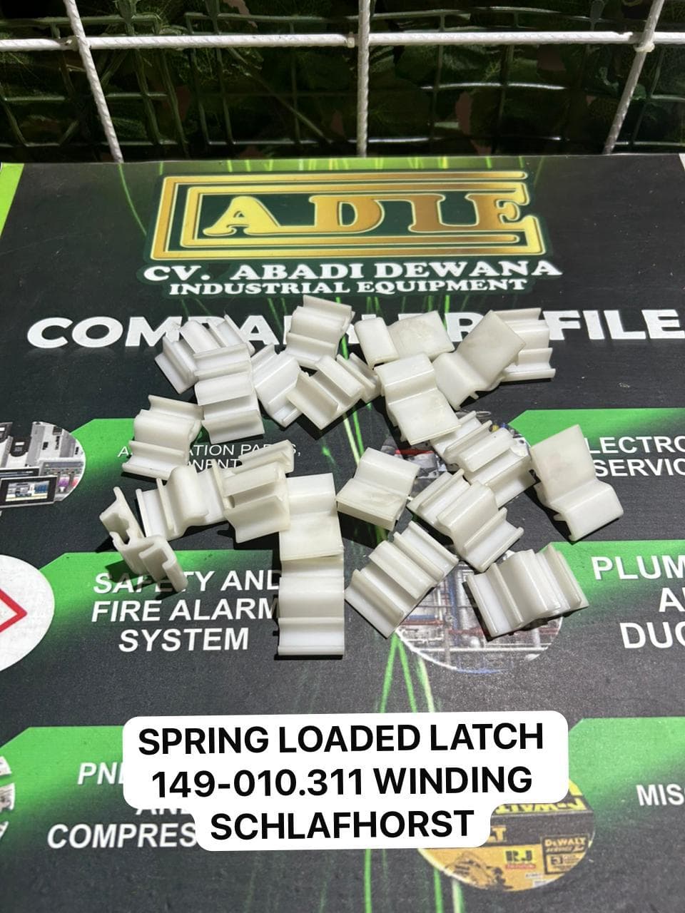 SPRING LOADED LATCH - Suku Cadang Textile SCHLAFORST